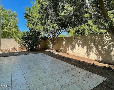 1124 E Rose Lane - Photo Thumbnail 33