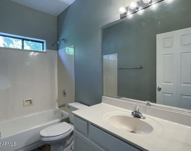 1124 E Rose Lane - Photo Thumbnail 28
