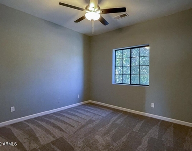 1124 E Rose Lane - Photo Thumbnail 25