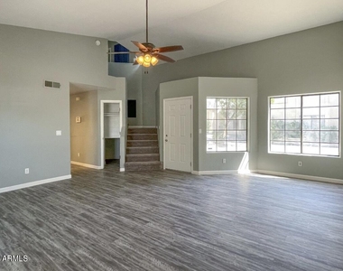 1124 E Rose Lane - Photo Thumbnail 2