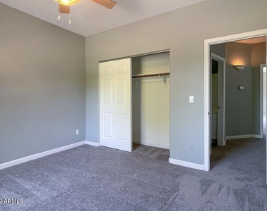 1124 E Rose Lane - Photo Thumbnail 31