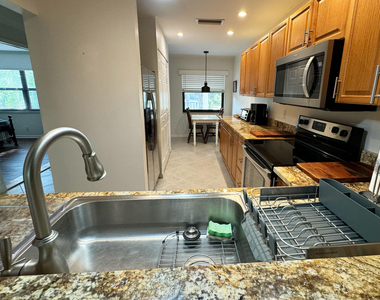 3007 Sw 21st Terrace - Photo Thumbnail 10
