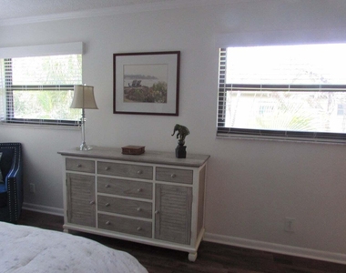 3007 Sw 21st Terrace - Photo Thumbnail 14