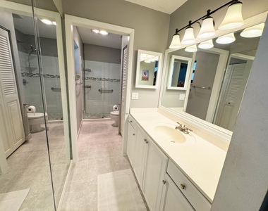 3007 Sw 21st Terrace - Photo Thumbnail 17