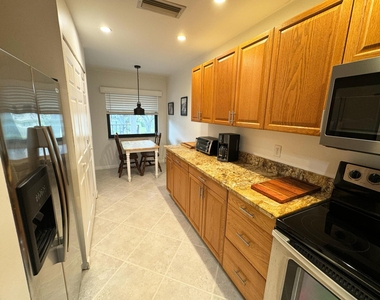 3007 Sw 21st Terrace - Photo Thumbnail 11