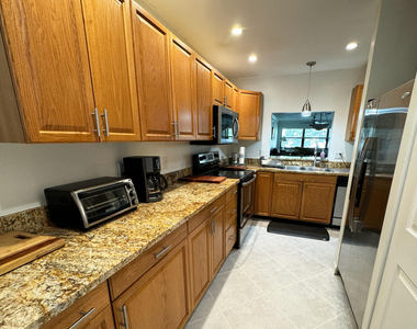3007 Sw 21st Terrace - Photo Thumbnail 9