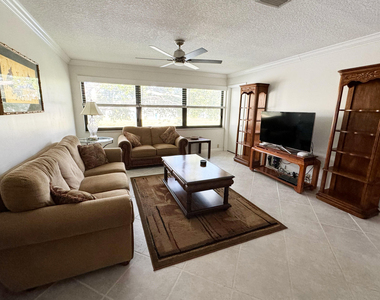 3007 Sw 21st Terrace - Photo Thumbnail 4
