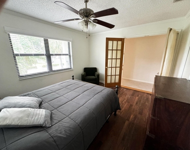 3007 Sw 21st Terrace - Photo Thumbnail 19