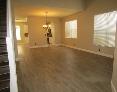 1756 Sw Jamesport Drive - Photo Thumbnail 4