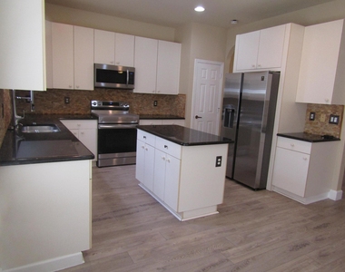 1756 Sw Jamesport Drive - Photo Thumbnail 7