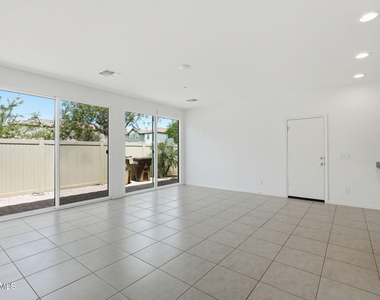 29232 N 123rd Lane - Photo Thumbnail 10
