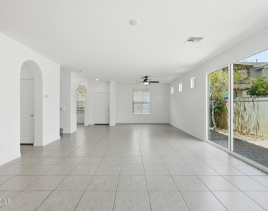 29232 N 123rd Lane - Photo Thumbnail 12