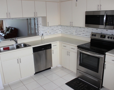 6698 10th Avenue N - Photo Thumbnail 4