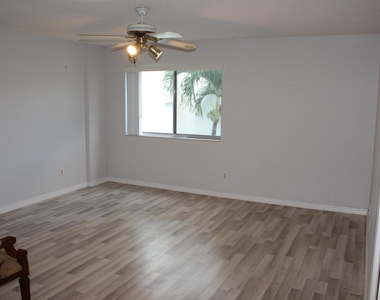 6698 10th Avenue N - Photo Thumbnail 3