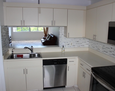 6698 10th Avenue N - Photo Thumbnail 5