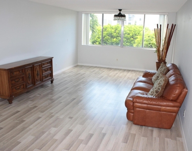 6698 10th Avenue N - Photo Thumbnail 2