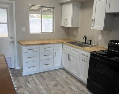 18026 N 41st Street - Photo Thumbnail 2