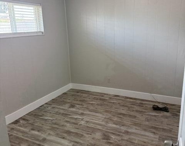 18026 N 41st Street - Photo Thumbnail 5