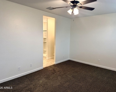 8233 W Clemente Way - Photo Thumbnail 12