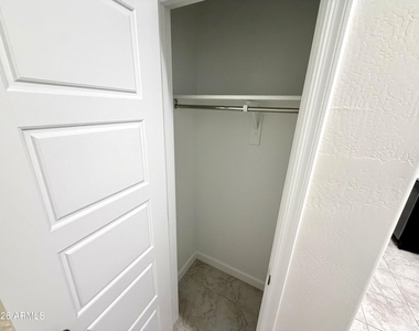 8233 W Clemente Way - Photo Thumbnail 9