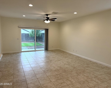 8233 W Clemente Way - Photo Thumbnail 2