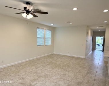 8233 W Clemente Way - Photo Thumbnail 5
