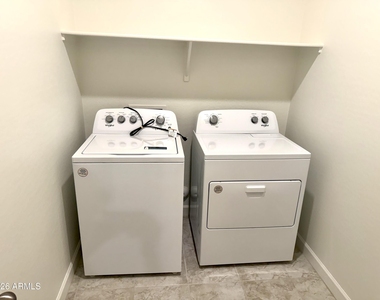 8233 W Clemente Way - Photo Thumbnail 10