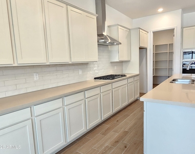 22668 E Starflower Drive - Photo Thumbnail 7