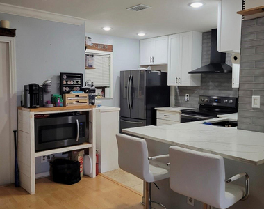 605 Nw 47th Street - Photo Thumbnail 9
