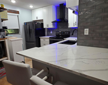 605 Nw 47th Street - Photo Thumbnail 6