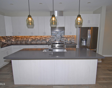 6990 E 6th Street - Photo Thumbnail 1