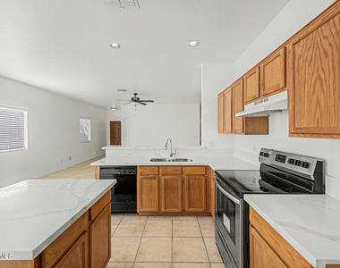 9111 W Cambridge Avenue - Photo Thumbnail 13