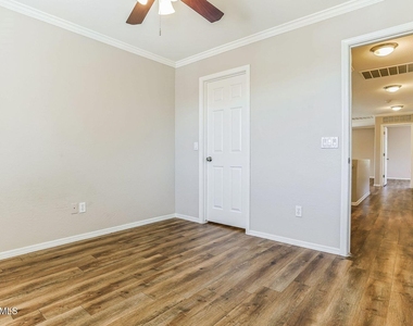 912 E Mayfield Circle - Photo Thumbnail 20