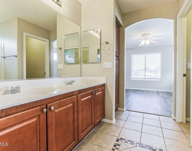 912 E Mayfield Circle - Photo Thumbnail 14