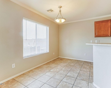 912 E Mayfield Circle - Photo Thumbnail 6