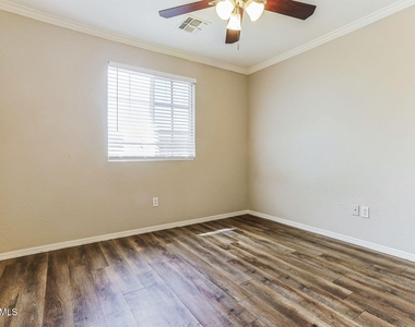 912 E Mayfield Circle - Photo Thumbnail 18