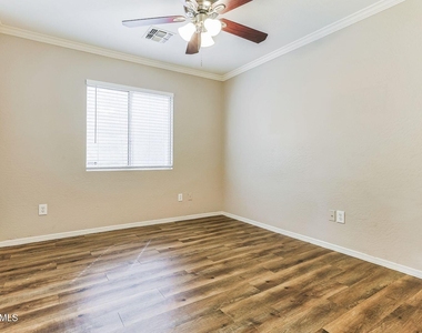 912 E Mayfield Circle - Photo Thumbnail 17