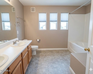 4264 E Baylor Lane - Photo Thumbnail 4