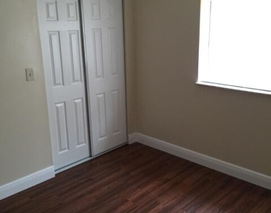 5323 Nw 27th Street - Photo Thumbnail 8