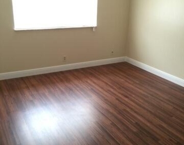 5323 Nw 27th Street - Photo Thumbnail 7