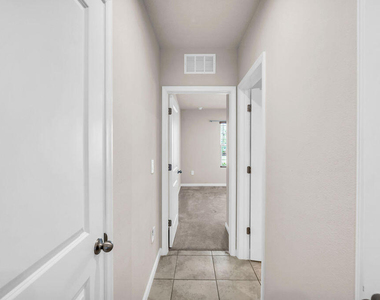 818 Persimmon Place - Photo Thumbnail 13