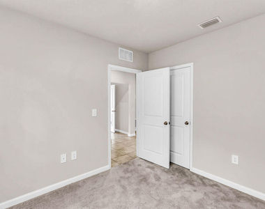 818 Persimmon Place - Photo Thumbnail 17