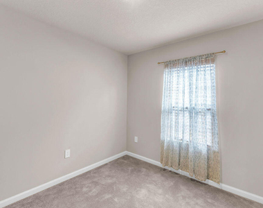 818 Persimmon Place - Photo Thumbnail 16