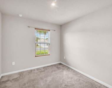 818 Persimmon Place - Photo Thumbnail 14