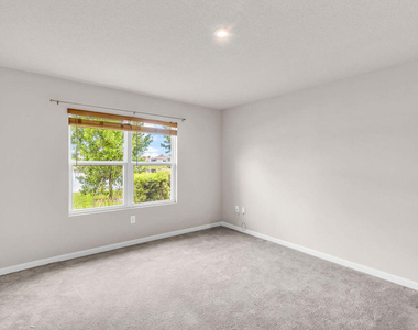 818 Persimmon Place - Photo Thumbnail 9