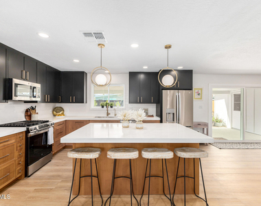 1804 N Camellia Street - Photo Thumbnail 8