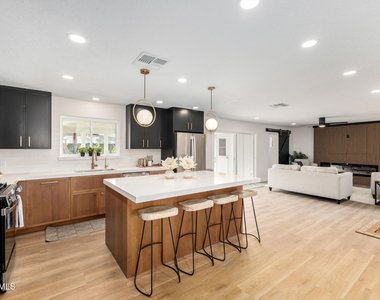1804 N Camellia Street - Photo Thumbnail 9