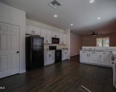 7337 W Magnolia Street - Photo Thumbnail 9