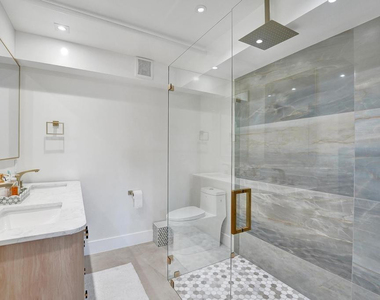 2866 Ne 30th Street - Photo Thumbnail 23