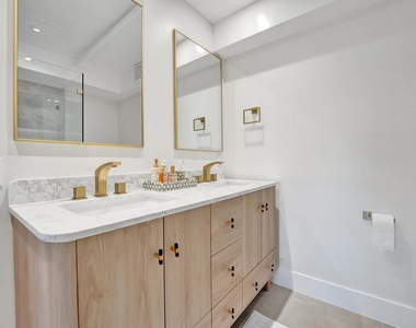 2866 Ne 30th Street - Photo Thumbnail 24